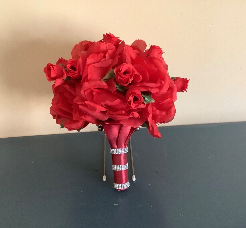 Red roses and red rosebuds bridal bouquet
