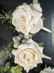 Boutonniere for Men 6pcs Groomsmen & Groom • Artificial Flowers Ivory Sage Rose