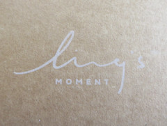 Ling’s Moment Red and White Roses – Box of 25