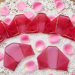 100Pcs Tulle Lace Pre-Made Rose Petals Gold-Edged Chiffon Petals for DIY Eternal