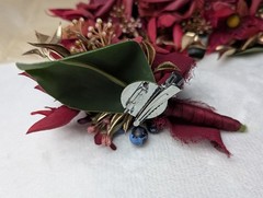 ANSOFI Artificial Floral Red Rose with Gold Leaf Corsage / Boutonniere Set of 6