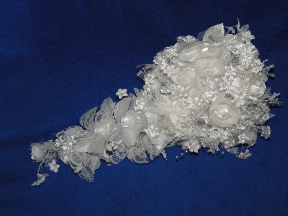New Oddity Inc White Satin Roses and Pedal Flowers Bridal Bouquet
